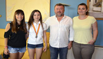 El alcalde de Sagunto y la delegada de Deportes reciben a la gimnasta Violeta Familiar que ha quedado tercera en el Campeonato de España de Equipos y Autonomías