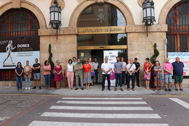 Sagunto guarda un minuto de silencio en señal de condena y repulsa por el presunto asesinato machista ocurrido en Madrid