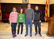 El alcalde recibe a la mediofondista Laura Méndez por lograr la medalla de plata en el Campeonato de España