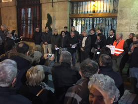  Concentración para apoyar la campaña citrícola en la puerta del Ayuntamiento de Sagunto