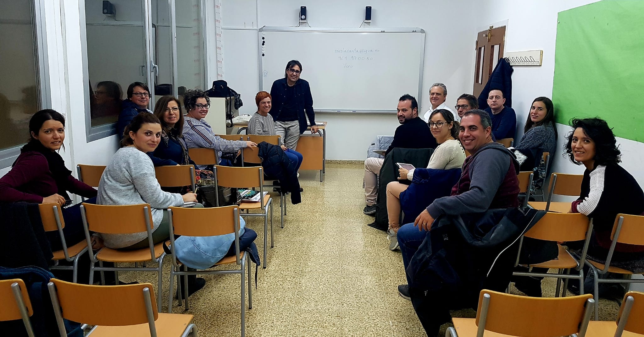 El Ayuntamiento de Sagunto presenta al profesorado de Primaria el proyecto educativo l’Escola Canta