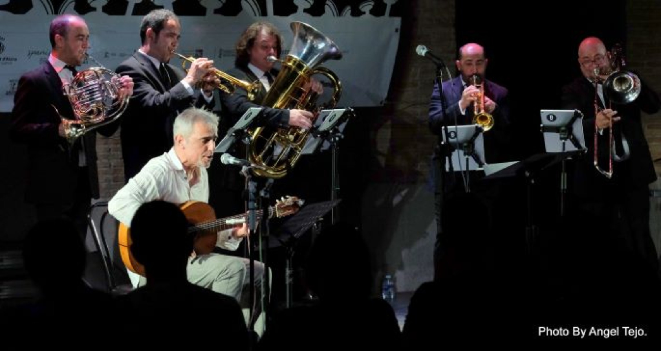 Spanish Brass y Carles Dénia suben al escenario del Teatro Romano de Sagunto