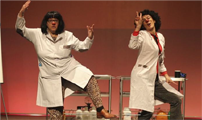 La compañía Sala Negra interpreta “Ciencia Club Clown”