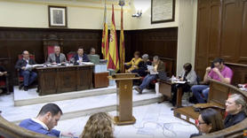 El Ayuntamiento aprueba una moción que pide derogar el delito de injurias a la Corona 