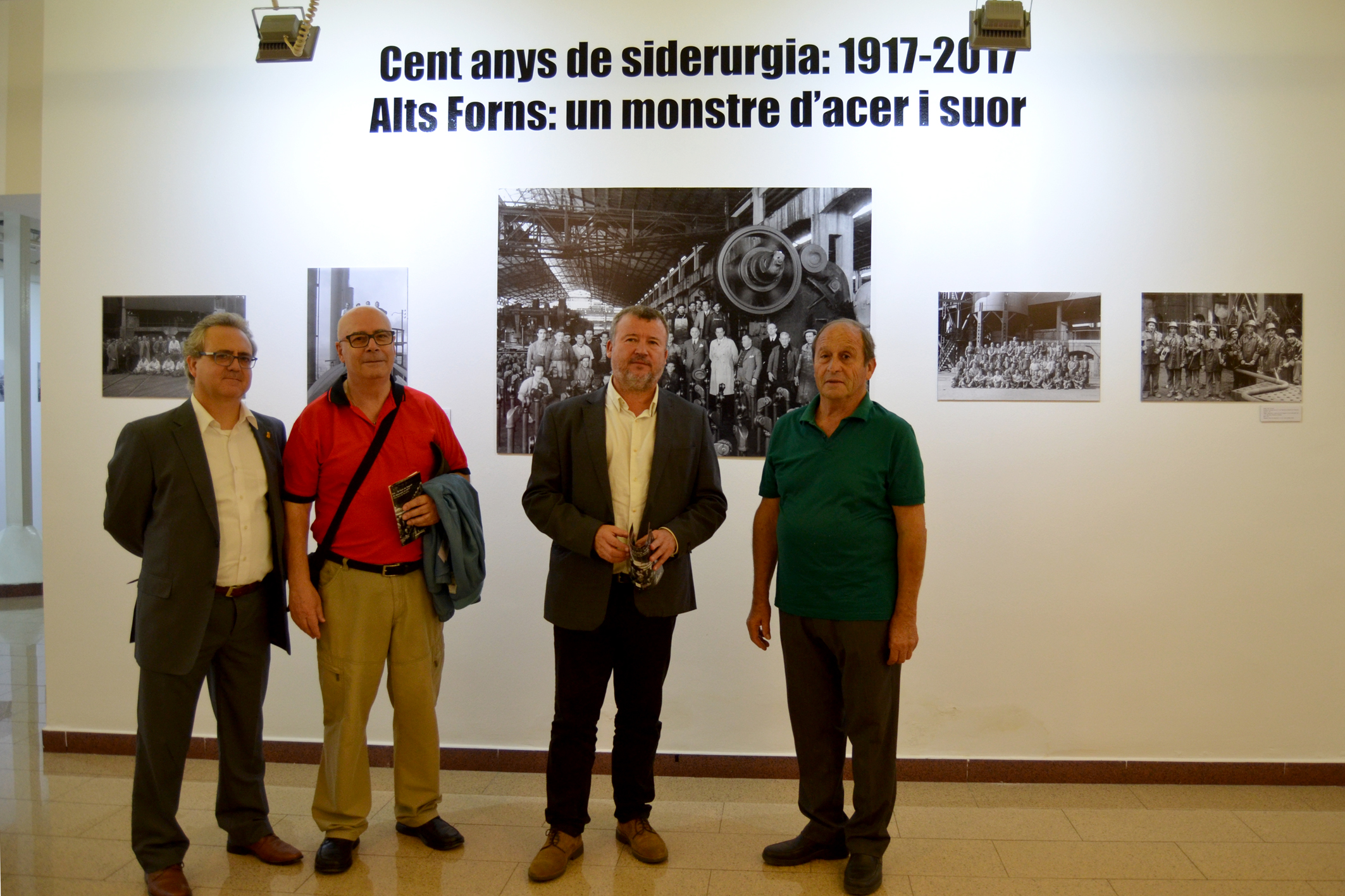 La muestra ‘Alts forns: un monstre d’acer i suor’ reconoce el esfuerzo de los trabajadores de la siderurgia
