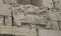 El Ayuntamiento de Sagunto ya ha procedido a la retirada del escudo franquista del cementerio municipal