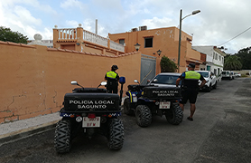 La Policía de Playas rescata a un perro abandonado en Almardà