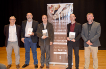 El alcalde presenta junto a los autores los tres libros de los Premis Literaris Ciutat de Sagunt